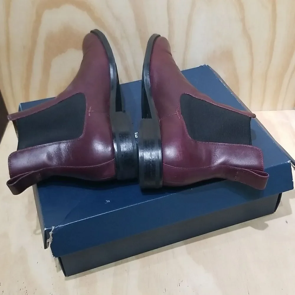 Cole Haan Lenox Hill Maroon Chelsea Boots Mens size 10 with box